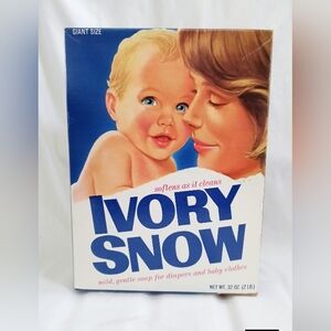 Vintage 2 lb Giant Size Ivory Snow Powder Laundry Detergent Prop Retro